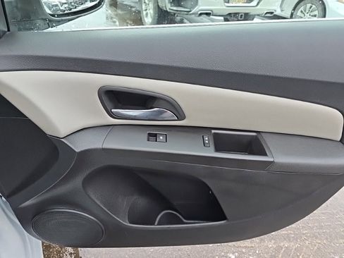 Used 2016 Chevrolet Cruze LT w/ Technology Package image 28