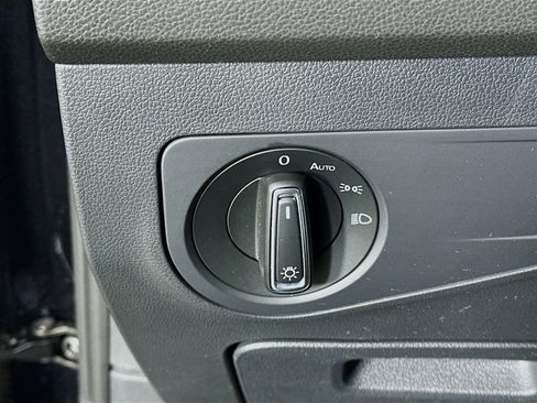 Used 2024 Volkswagen Tiguan SE w/ Panoramic Sunroof Package FWD image 19