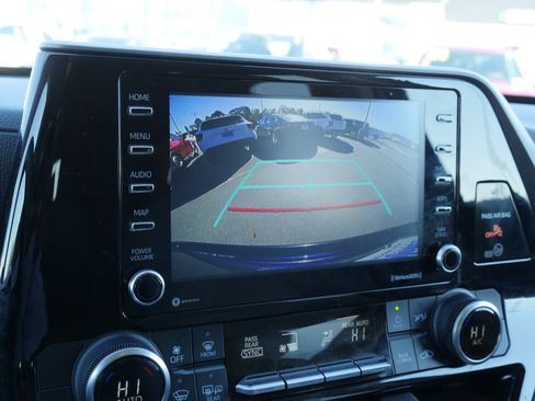 Used 2022 Toyota Highlander L image 30