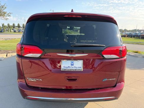 Used 2018 Chrysler Pacifica Limited w/ Advanced Safetytec Group FWD image 21