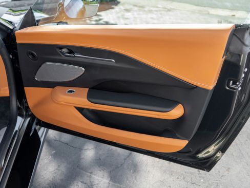 Used 2025 Aston Martin V8 Vantage Coupe image 28