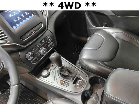 Certified 2019 Jeep Cherokee Latitude Plus w/ Cold Weather Group image 5