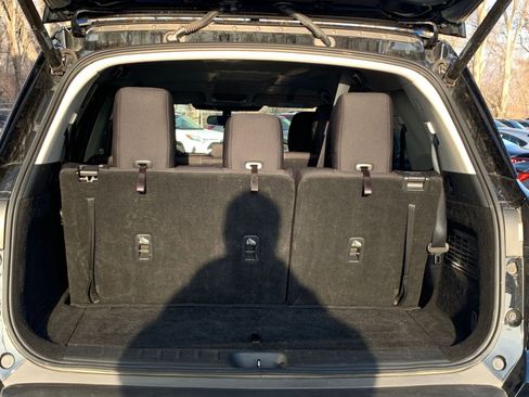 Used 2025 Nissan Pathfinder SV image 33