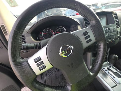 Used 2011 Nissan Pathfinder SV image 13