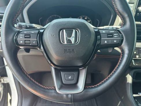 Used 2025 Honda Pilot TrailSport image 8