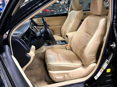 Used 2017 Toyota Camry XLE image 9