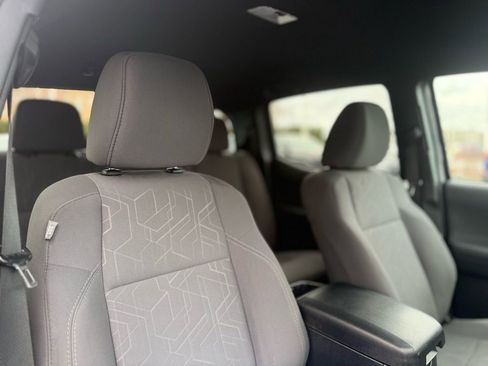 Used 2018 Toyota Tacoma TRD Sport image 23