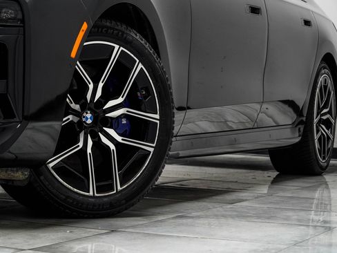 Used 2023 BMW 760i xDrive w/ Executive Package AWD/4WD image 3
