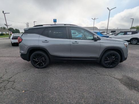 Used 2023 GMC Terrain SLE w/ Elevation Edition AWD/4WD image 8