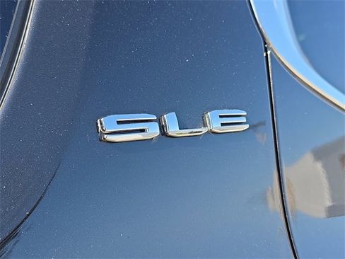 Used 2021 GMC Acadia SLE w/ Driver Convenience Package image 10