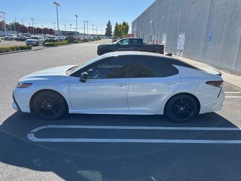 Used 2023 Toyota Camry XSE FWD image 8