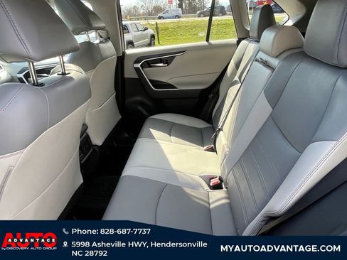 Used 2020 Toyota RAV4 XLE Premium image 25