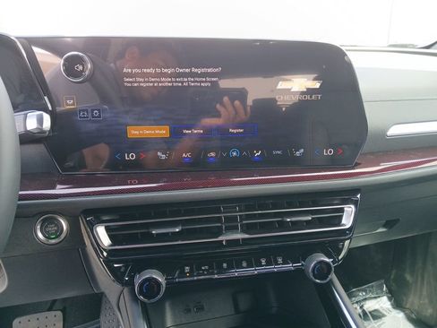 New 2026 Chevrolet Traverse Z71 w/ Enhanced Driving Package AWD/4WD image 21