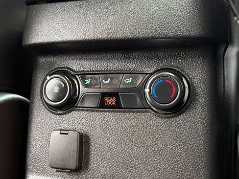 Used 2015 Ford Explorer XLT w/ Equipment Group 202A AWD/4WD image 28