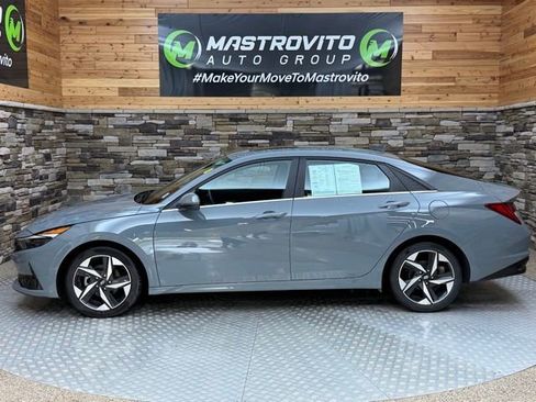 Used 2023 Hyundai Elantra Limited FWD image 6
