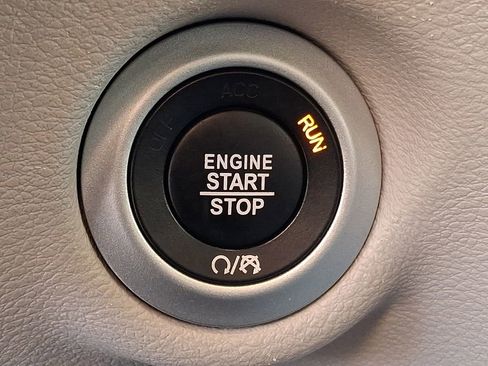 Used 2023 Chrysler Pacifica Touring-L image 20