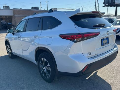 Used 2023 Toyota Highlander XLE image 5