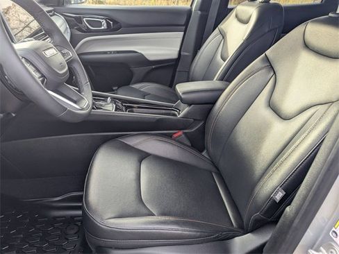 Used 2024 Jeep Compass Limited image 10