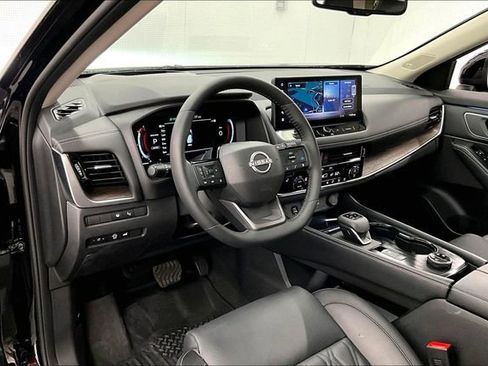 Used 2025 Nissan Rogue Platinum w/ Platinum Premium Package image 16