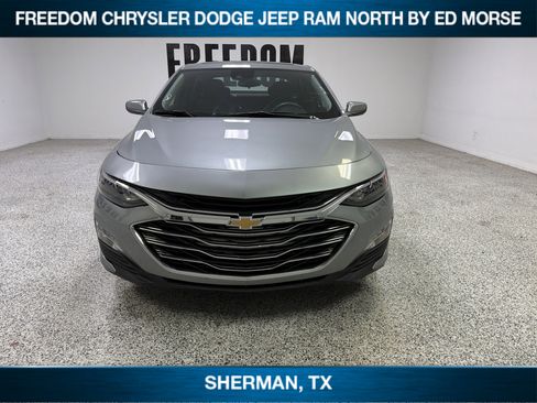 Used 2024 Chevrolet Malibu LT FWD image 2
