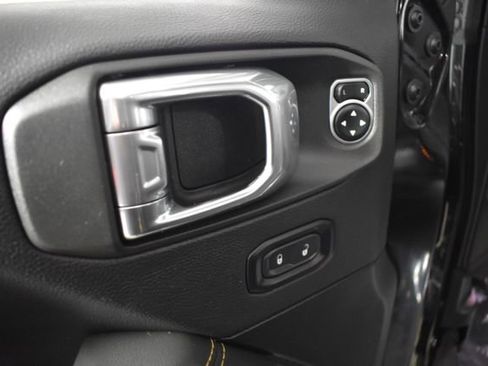 Used 2025 Jeep Wrangler Unlimited Sahara AWD/4WD image 8