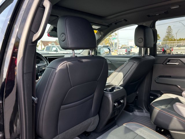 Used 2025 GMC Acadia AT4 w/ Luxury Package AWD/4WD image 20