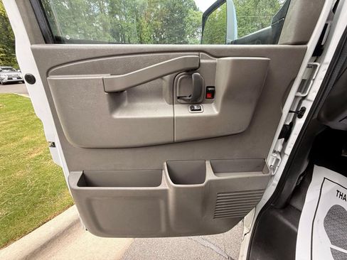 Used 2022 Chevrolet Express 3500 w/ Power Convenience Package RWD image 19