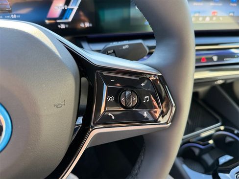 Certified 2026 BMW i5 eDrive40 image 32