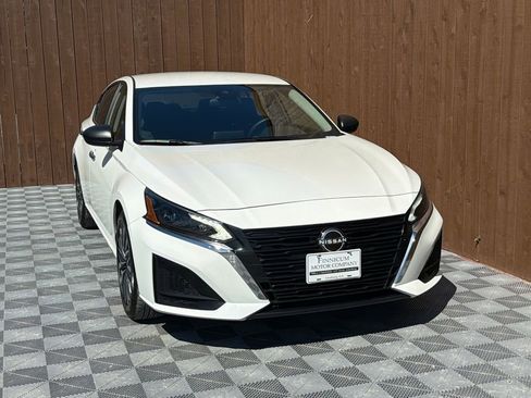 Used 2025 Nissan Altima 2.5 SV image 9