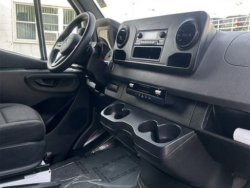 Used 2023 Mercedes-Benz Sprinter 2500 image 31
