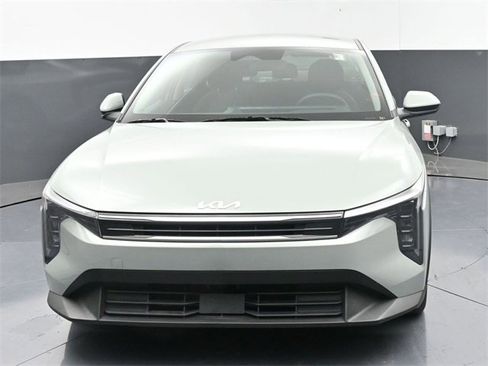 Used 2025 Kia K4 LXS image 33
