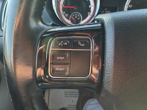 Used 2019 Dodge Grand Caravan SXT image 27