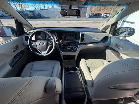 Used 2016 Toyota Sienna XLE w/ XLE Navigation Package image 33