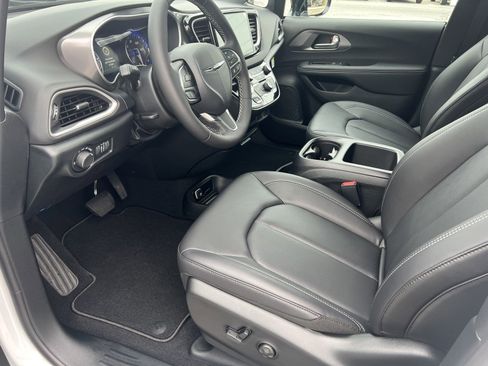 New 2026 Chrysler Voyager LX FWD image 13