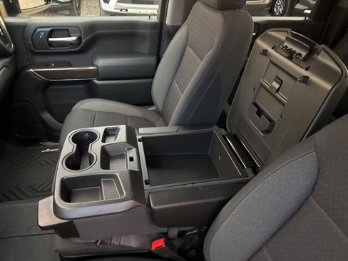 Used 2022 Chevrolet Silverado 2500 LT w/ Convenience Package image 17