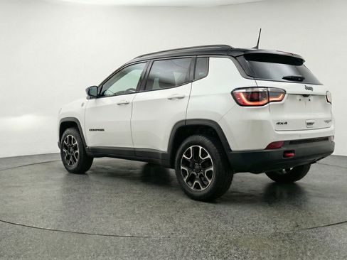 Used 2025 Jeep Compass Trailhawk AWD/4WD image 6
