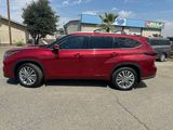 Used 2024 Toyota Highlander Platinum image 4
