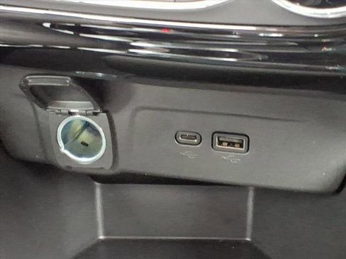 Used 2025 Chevrolet Trax RS image 24