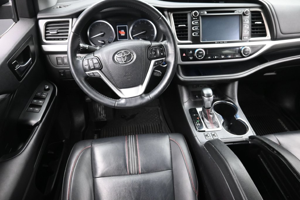 Used 2019 Toyota Highlander SE AWD/4WD image 16