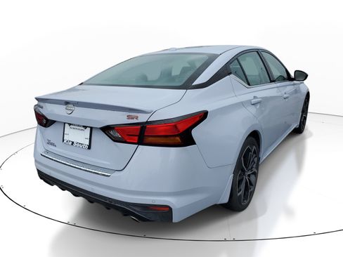 Used 2023 Nissan Altima 2.5 SR FWD image 6