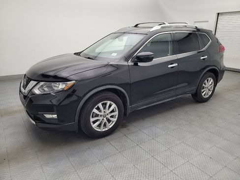 Used 2019 Nissan Rogue SV image 2