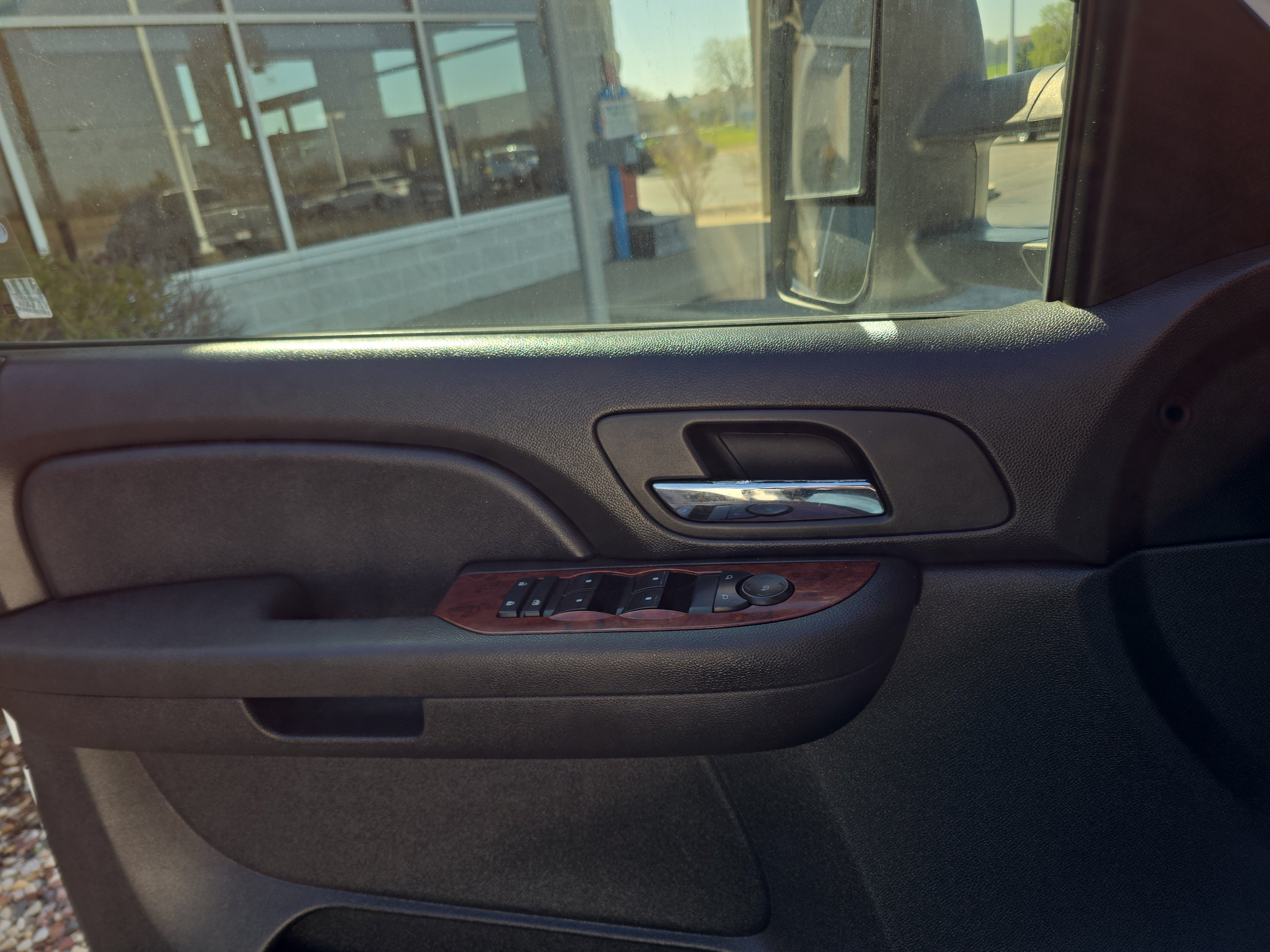 Used 2009 Chevrolet Avalanche LT AWD/4WD image 14
