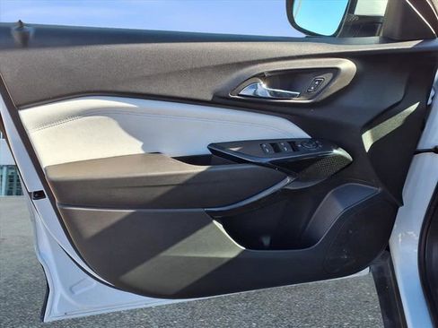 Used 2025 Chevrolet Trax LT image 22