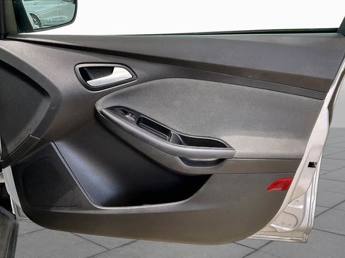 Used 2014 Ford Focus SE FWD image 22