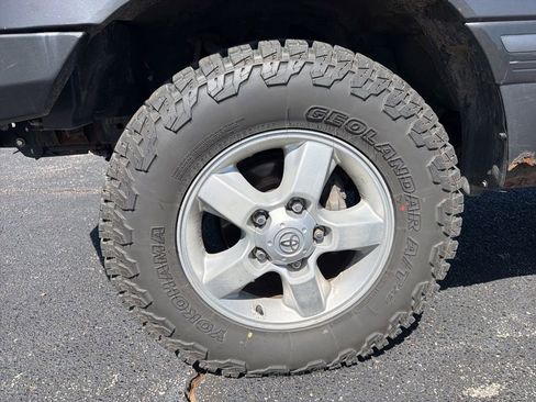 Used 2005 Toyota Land Cruiser AWD/4WD image 3
