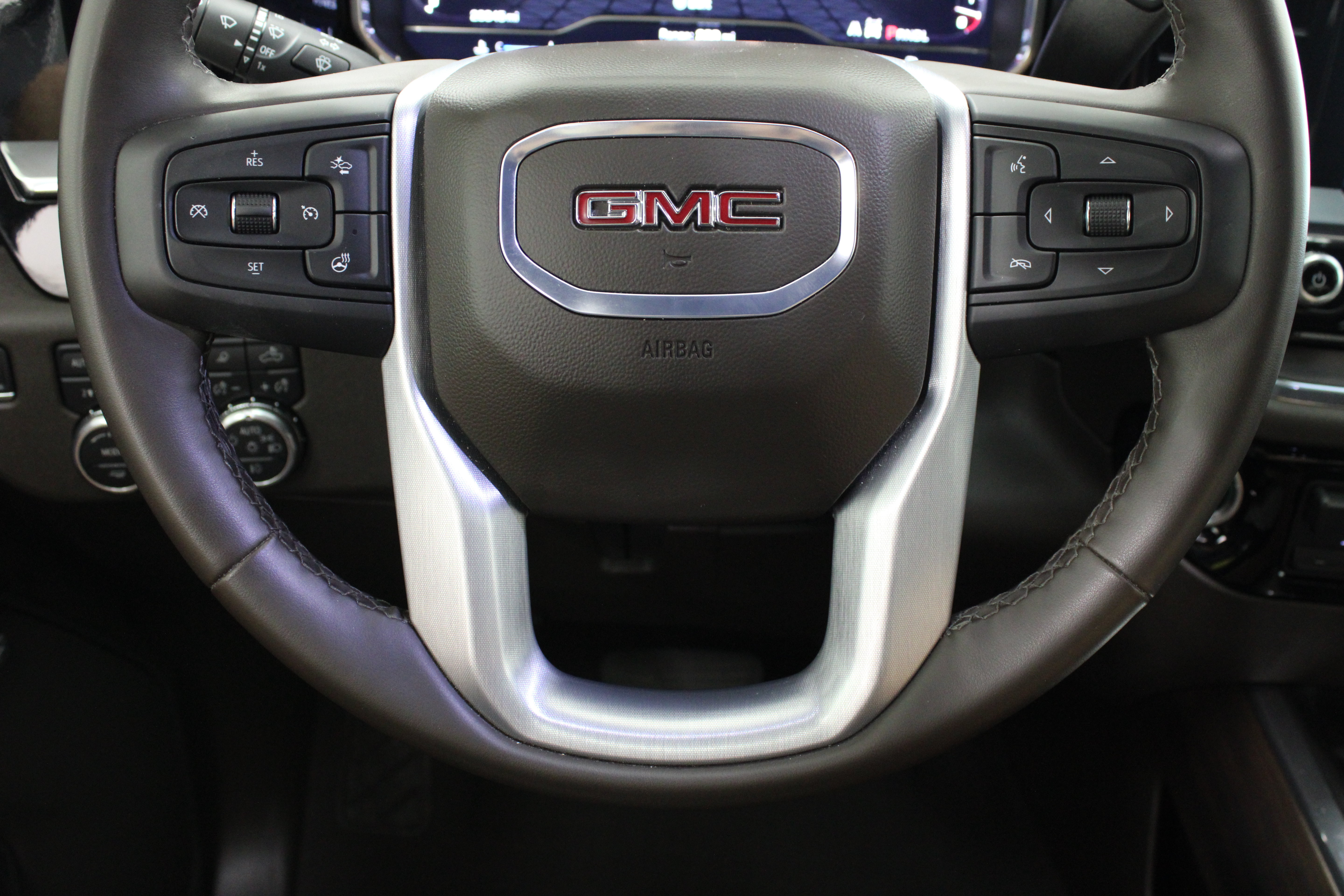 Used 2025 GMC Sierra 2500 SLT w/ Texas SLT Premium Package AWD/4WD image 29