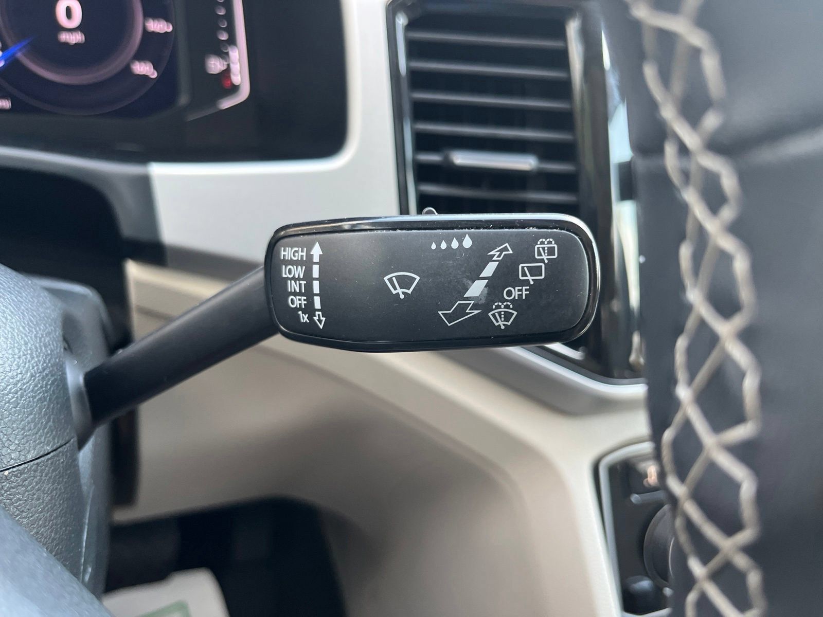 Used 2022 Volkswagen Atlas SE FWD image 17