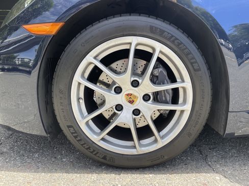 Used 2018 Porsche 718 Cayman RWD image 16