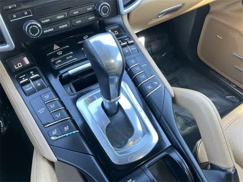 Used 2018 Porsche Cayenne Platinum Edition image 24