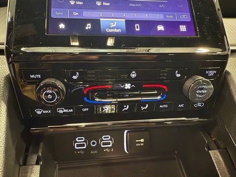 New 2025 Jeep Grand Cherokee Laredo w/ Luxury Tech Group I image 19